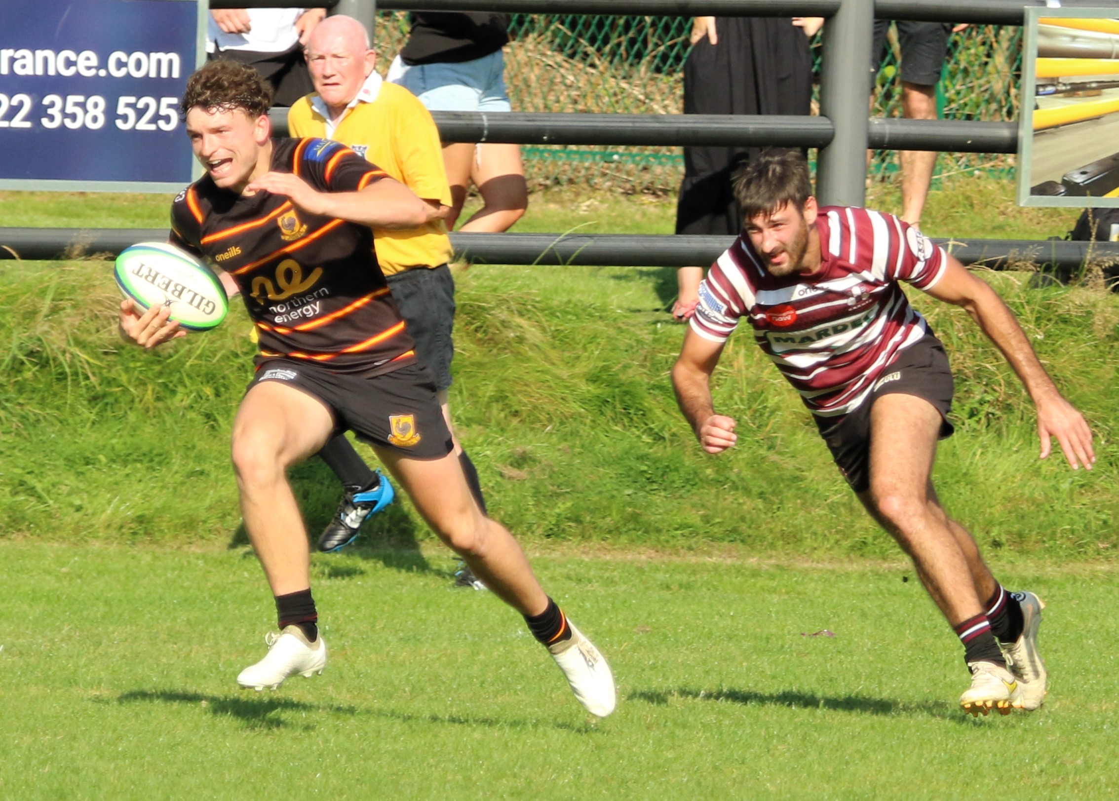 Pythons edged out against league leaders